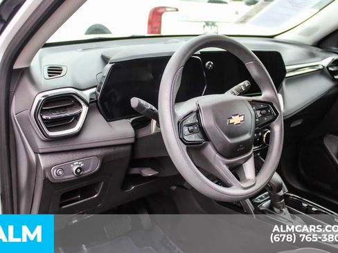 Used 2025 Chevrolet TrailBlazer LT FWD image 23