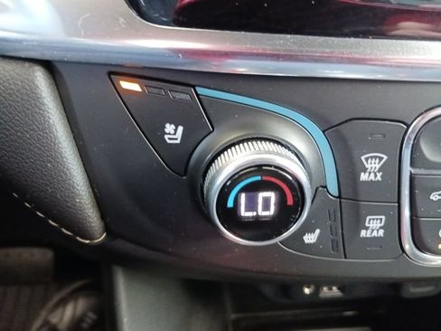 Used 2022 Chevrolet Traverse Premier FWD image 19