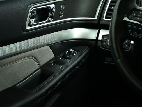 Used 2017 Ford Explorer XLT w/ Equipment Group 202A image 9