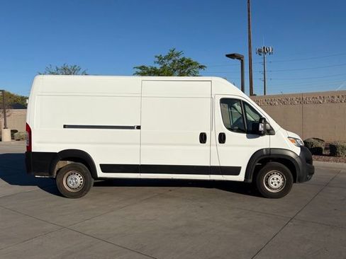 Used 2025 RAM ProMaster 2500 w/ Convenience Group image 4