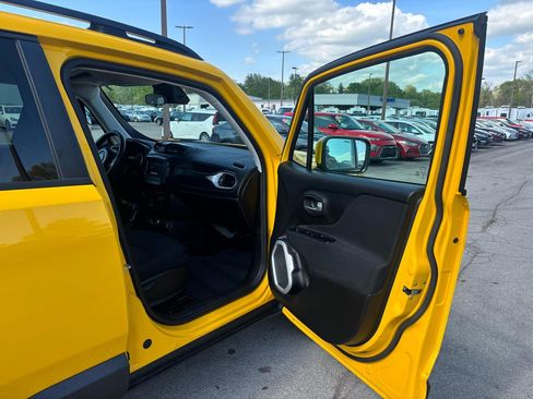 Used 2018 Jeep Renegade Latitude w/ Trailer Tow Group image 19