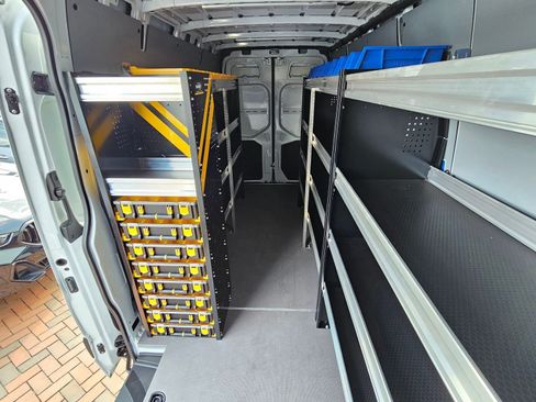 Used 2024 Mercedes-Benz Sprinter 2500 image 32