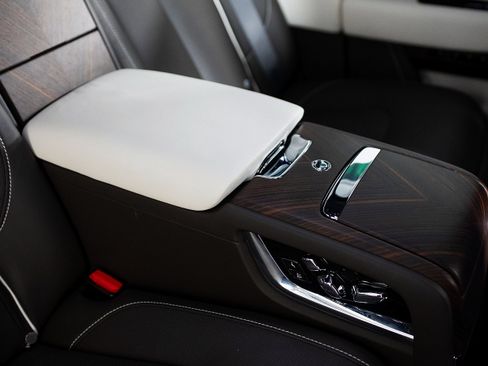 Used 2023 Rolls-Royce Cullinan w/ Cullinan Package AWD/4WD image 10