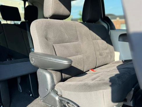 Used 2019 Dodge Grand Caravan SE image 23