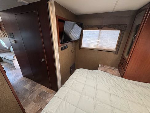 Used 2015 Ford E-450 and Econoline 450 Super Duty w/ Motorhome Prep Package RWD image 39