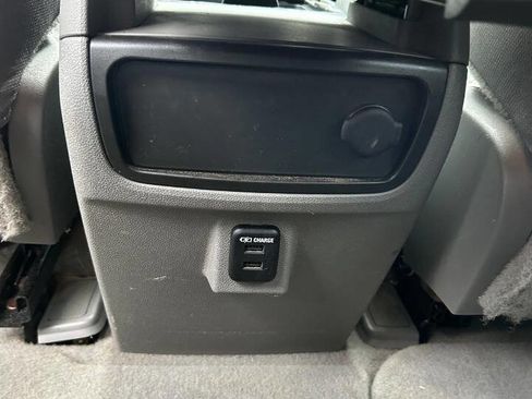 Used 2016 Chevrolet Traverse LT w/ Style and Technology Package image 32