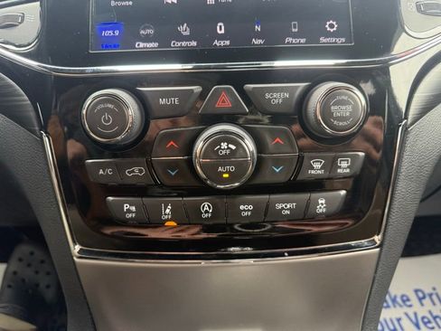 Used 2020 Jeep Grand Cherokee Altitude AWD/4WD image 27