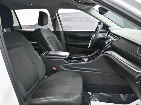 Used 2023 Jeep Grand Cherokee L Laredo image 32