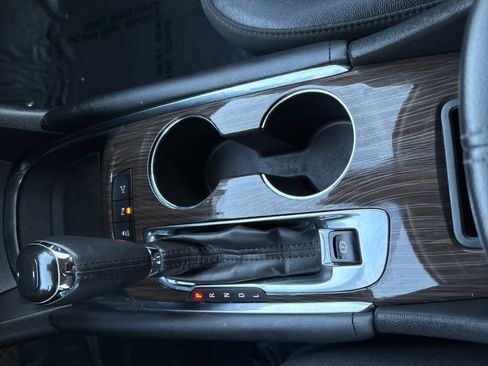 Used 2018 Chevrolet Malibu Premier w/ Driver Confidence Package image 17