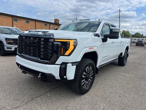 Used 2024 GMC Sierra 3500 Denali Ultimate AWD/4WD image 38