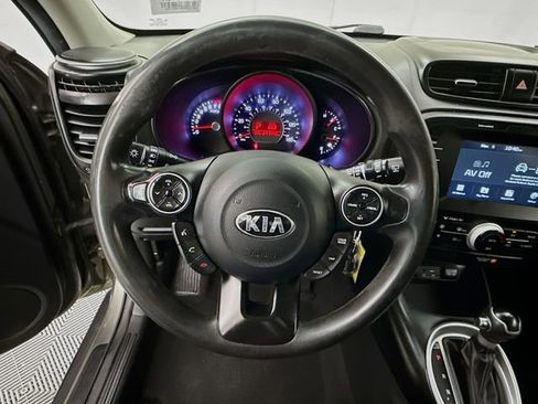 Used 2019 Kia Soul + image 11
