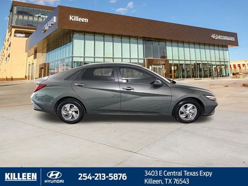 Used 2025 Hyundai Elantra SE image 10