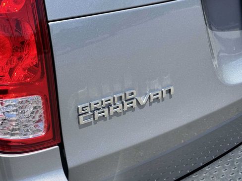 Used 2019 Dodge Grand Caravan SXT FWD image 11