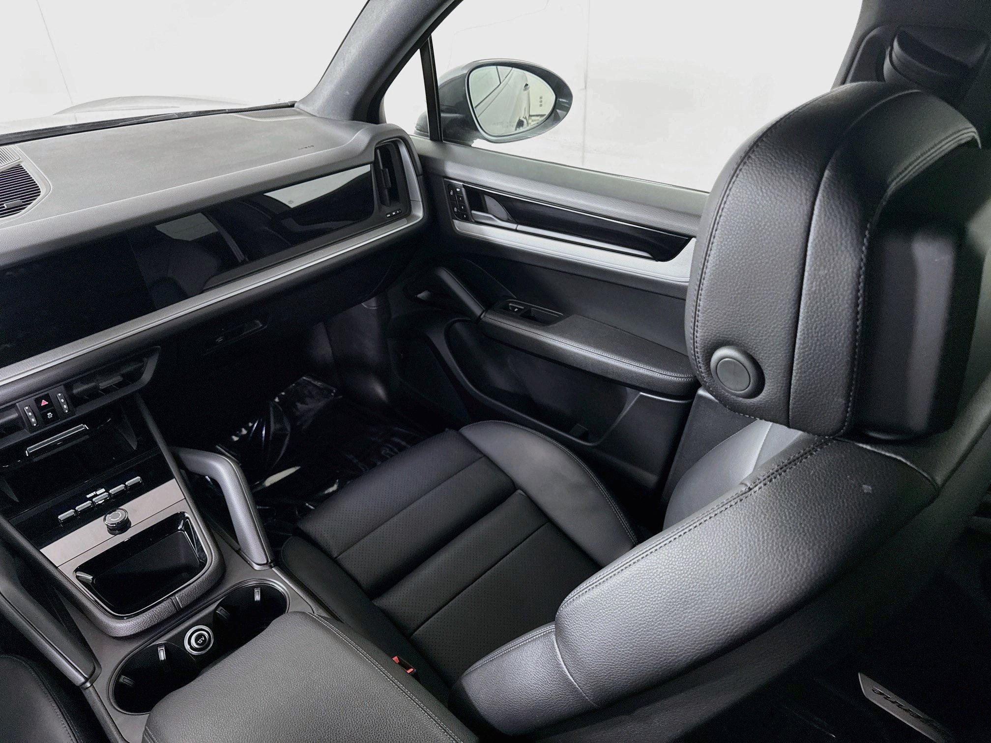 Certified 2024 Porsche Cayenne AWD/4WD image 23