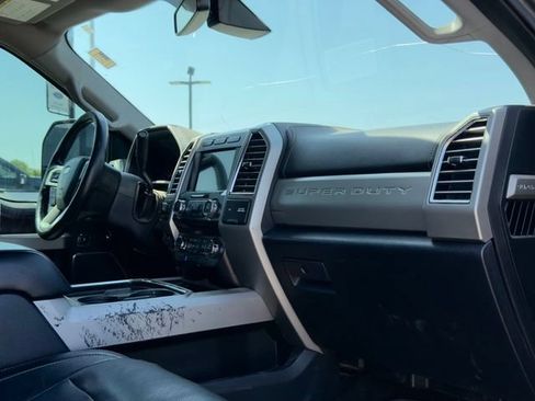 Used 2017 Ford F250 Lariat w/ Lariat Ultimate Package AWD/4WD image 12