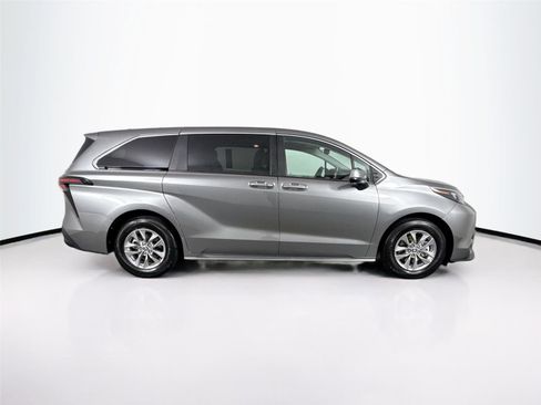 Certified 2026 Toyota Sienna LE FWD image 10