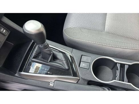 Used 2015 Toyota Corolla LE FWD image 17