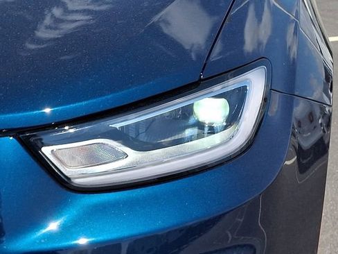 Used 2025 Chrysler Pacifica Select image 9