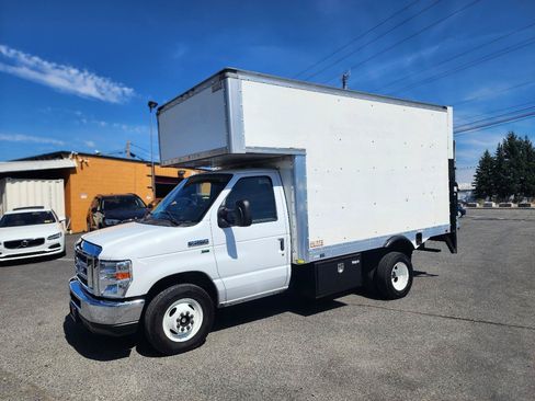 Used 2018 Ford E-350 and Econoline 350 Super Duty w/ Power Windows & Locks Group RWD image 11