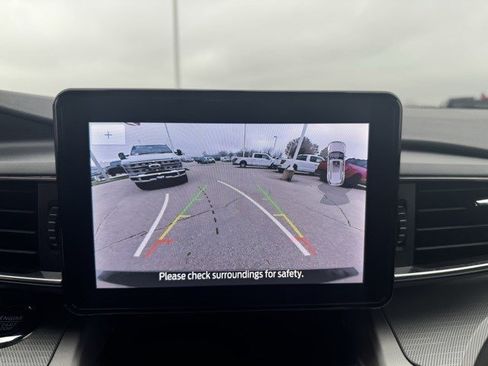 Used 2022 Ford Explorer XLT w/ Equipment Group 202A image 18