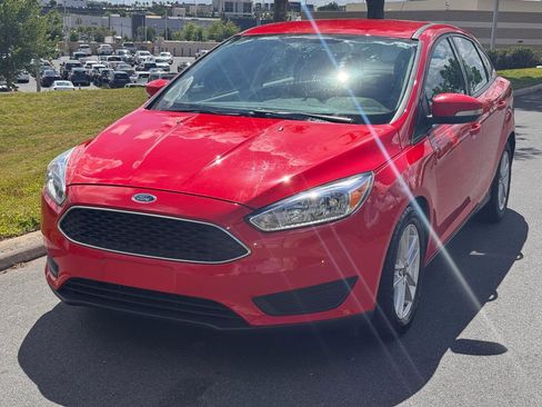 Used 2016 Ford Focus SE FWD image 3