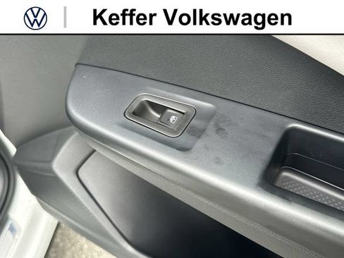 New 2026 Volkswagen Taos SE FWD image 31
