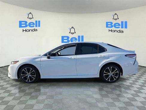 Used 2020 Toyota Camry image 2