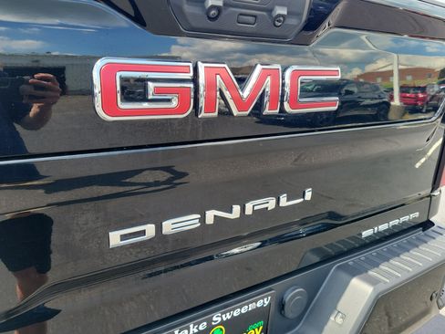 Used 2024 GMC Sierra 2500 Denali w/ Denali Reserve Package AWD/4WD image 6
