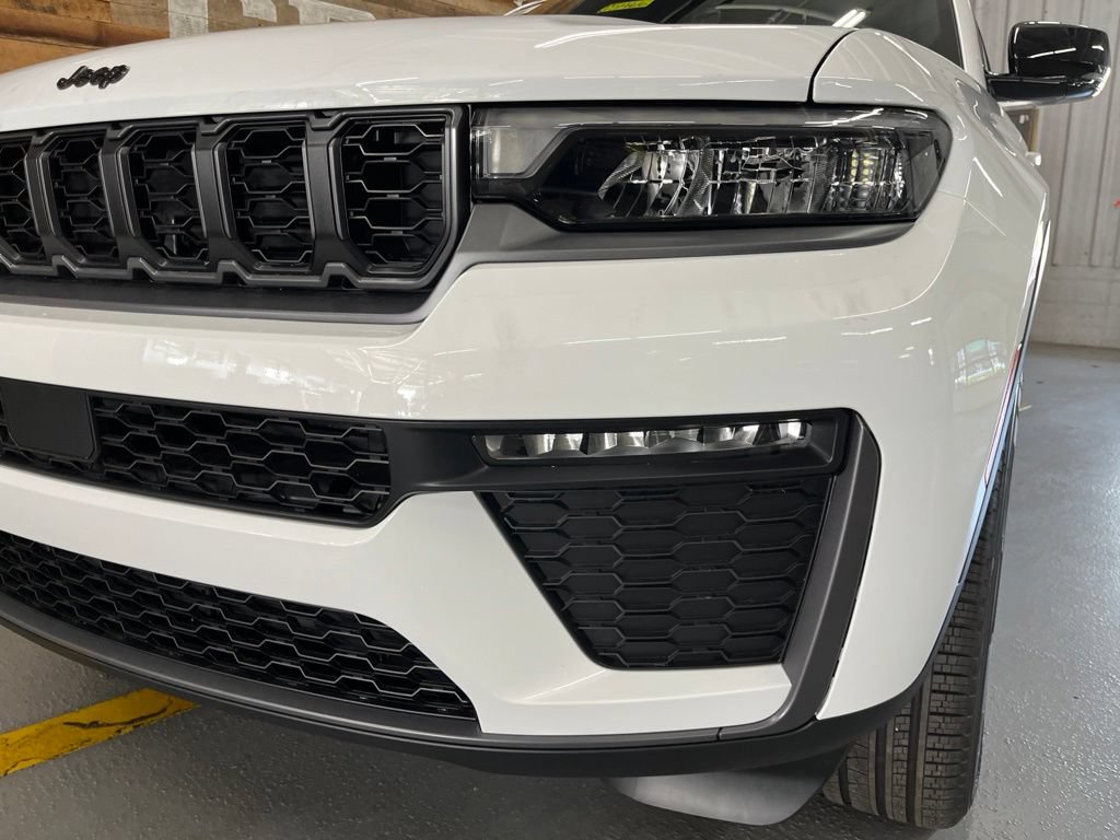 New 2026 Jeep Grand Cherokee Limited w/ Limited Altitude Package AWD/4WD image 43
