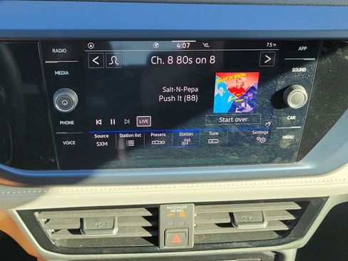 Used 2024 Volkswagen Taos SE image 28