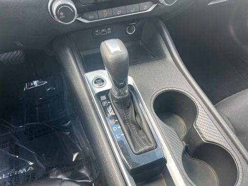 Used 2025 Nissan Altima 2.5 SV FWD image 41