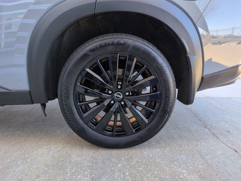 Used 2024 Nissan Pathfinder Platinum image 37