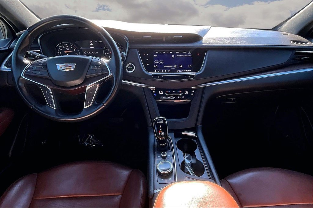 Used 2022 Cadillac XT5 Premium Luxury w/ Technology Package FWD image 7