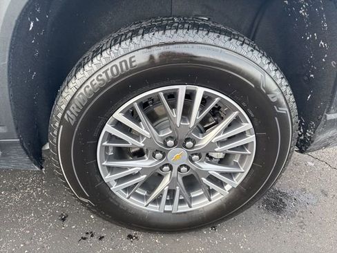 Used 2025 Chevrolet Traverse LT image 29