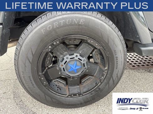 Used 2016 Jeep Wrangler Unlimited Sahara w/ Connectivity Group AWD/4WD image 12