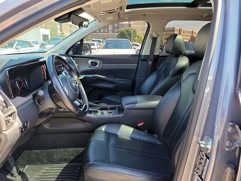 Used 2021 Kia Sorento EX w/ Panoramic Sunroof Package AWD/4WD image 16