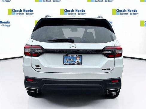 Certified 2025 Honda Pilot Sport image 7