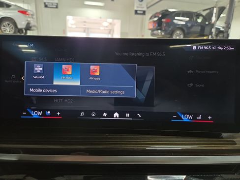Used 2025 BMW X5 xDrive40i w/ M Sport Package AWD/4WD image 25