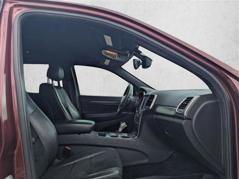 Used 2018 Jeep Grand Cherokee Altitude RWD image 15