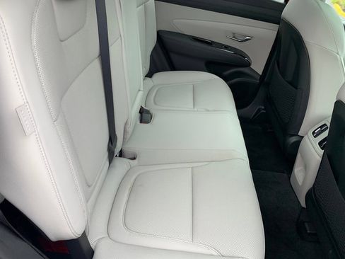 Used 2025 Hyundai Tucson Limited AWD/4WD image 16