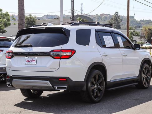 Used 2025 Honda Pilot Elite image 8