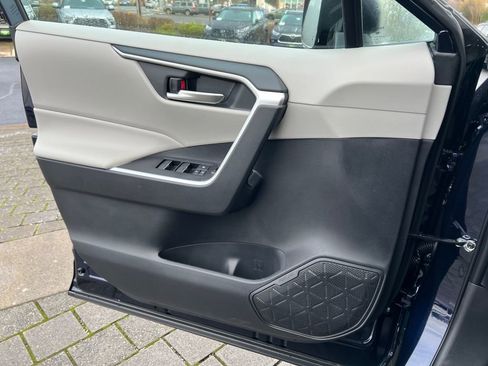 New 2025 Toyota RAV4 XLE image 16