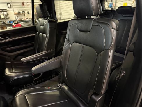 Certified 2025 Jeep Grand Cherokee L Limited AWD/4WD image 35