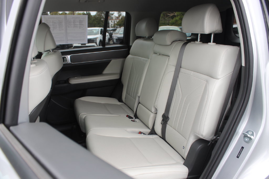 Used 2025 Hyundai Santa Fe SEL AWD/4WD image 16