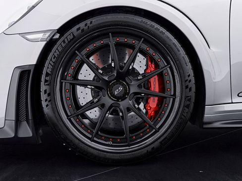 Used 2019 Porsche 911 GT2 RS RWD image 3