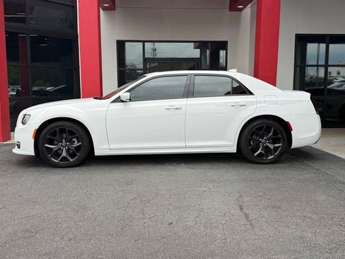 Used 2023 Chrysler 300 Touring L w/ Popular Equipment Group RWD image 6
