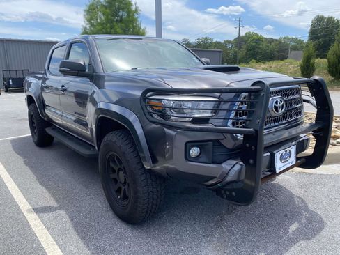 Used 2016 Toyota Tacoma TRD Sport w/ Premium & Technology Package AWD/4WD image 1