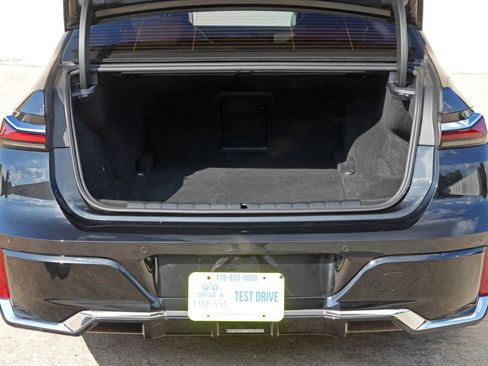 Used 2024 BMW i7 eDrive50 w/ M Sport Package RWD image 10
