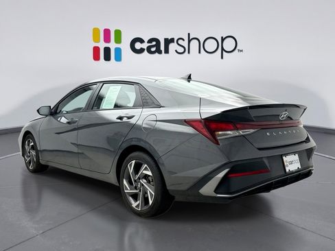 Used 2025 Hyundai Elantra Sport image 3
