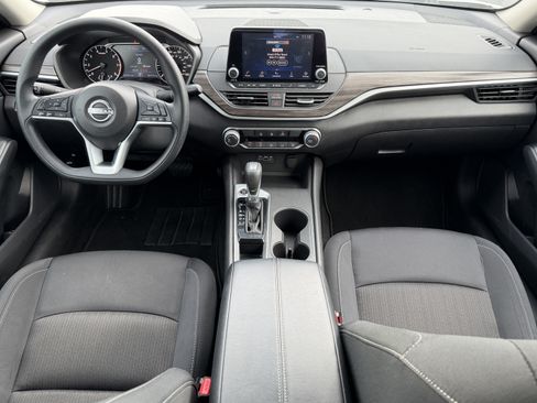 Used 2025 Nissan Altima 2.5 SV FWD image 25